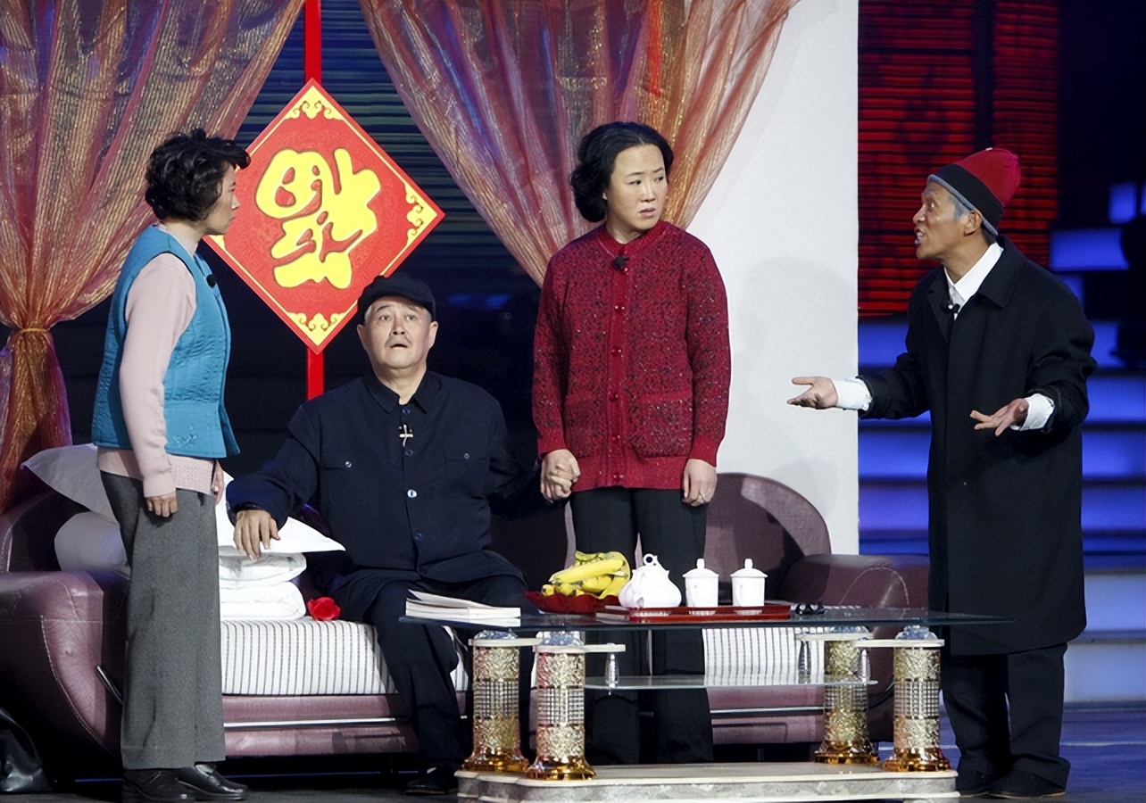 喜剧演员贾冰现身央视春晚彩排被抵制，赵本山担心的事情发生了