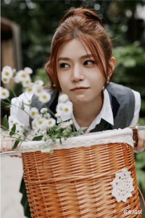 陈妍希|陈妍希晒温柔可人似初恋,笑容甜美超治愈,与陈晓感情甜蜜赢祝福