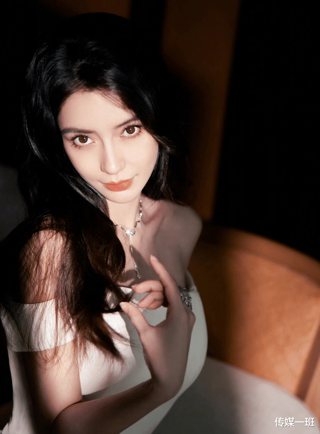 情侣|24小时内：娱乐圈1人被家暴，2对情侣热恋，1人去世，悲喜各不同