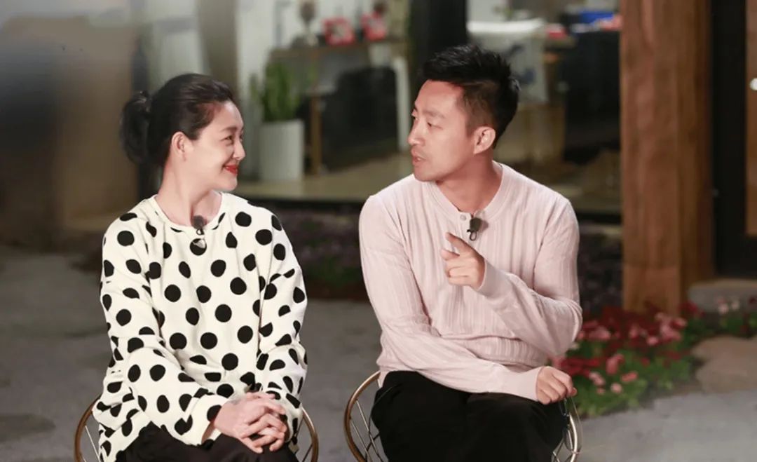 大S近况曝光?手推婴儿车现身商场?顺利迎来三胎了?具俊晔抱娃开心到合不拢嘴