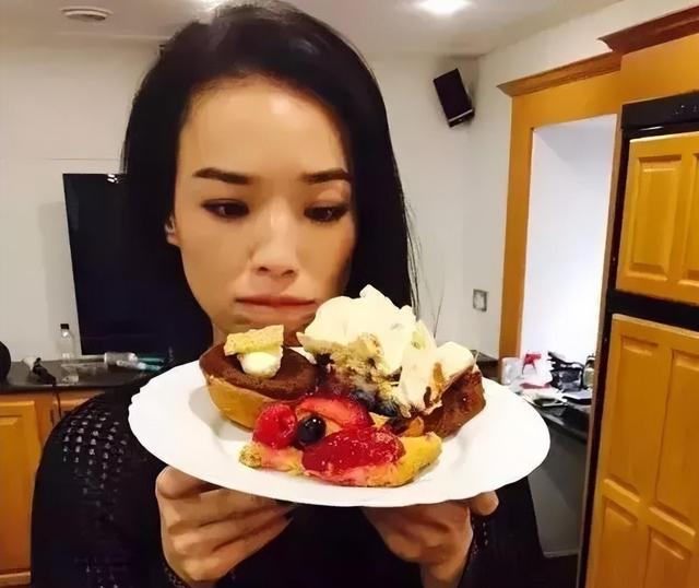 人前一套人后一套,表面上“素食主义者”,实则无肉不欢的明星们