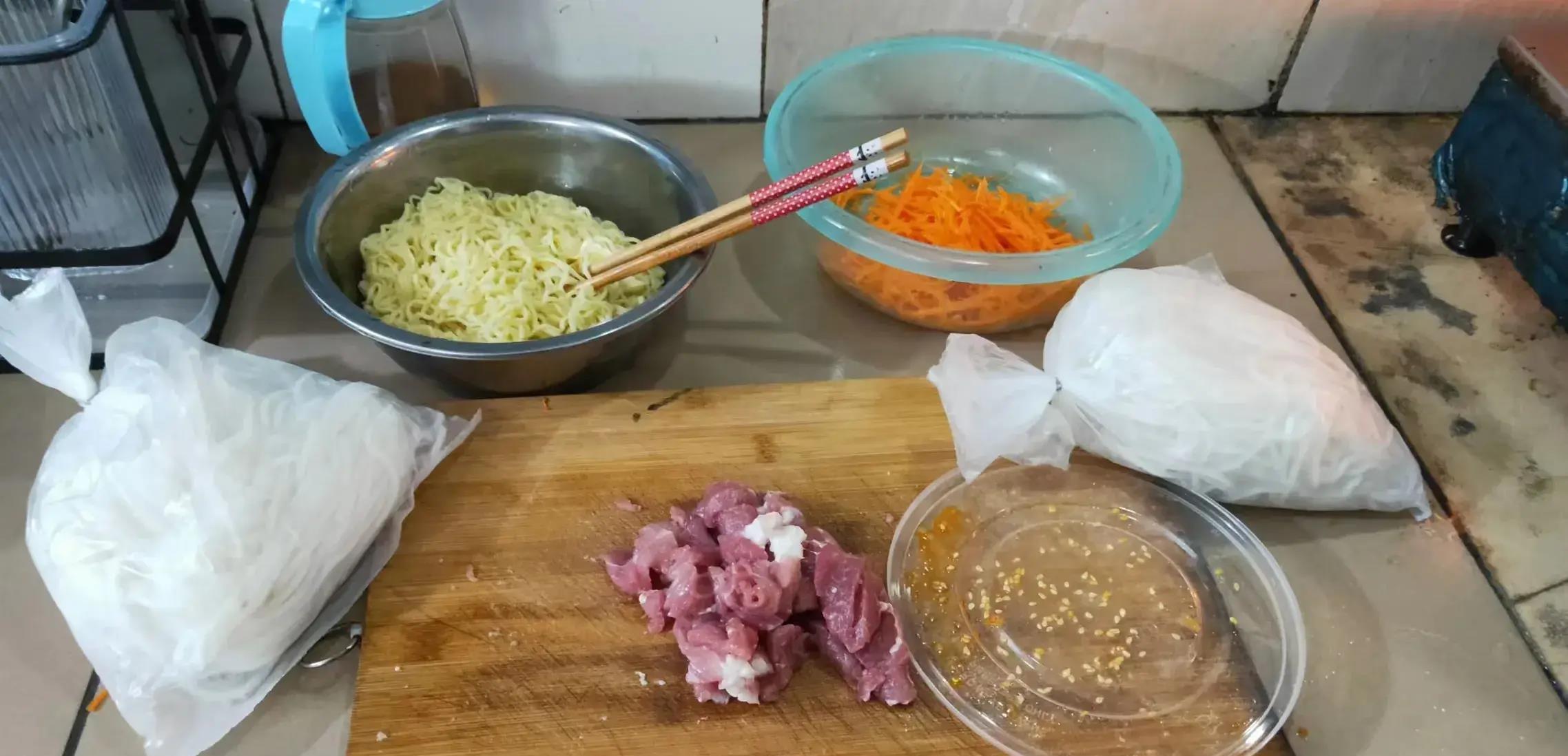 猪肉|表姐来我家做客,我买了6块钱猪肉,有荤有素,可表姐好像还不高兴