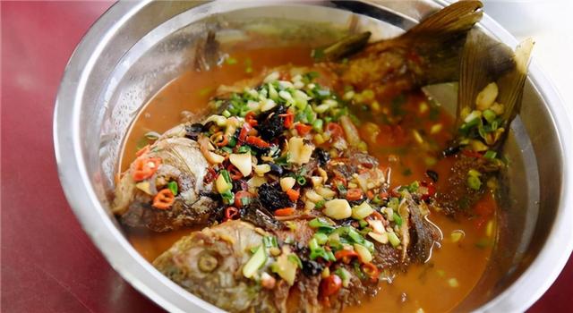 牛肉丸|买鲫鱼，要分清“土鲫”和“工程鲫”，差别挺大，买错难吃不鲜美