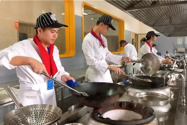 厨师|高工资职业，厨师是获得高额薪资的幸运儿！