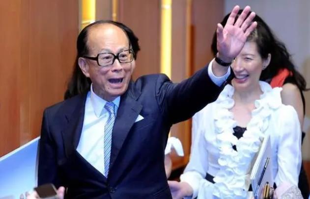 绿蛋糕|李嘉诚庆祝96岁大寿！切3层绿蛋糕被指像69岁，抗衰药一颗156万！