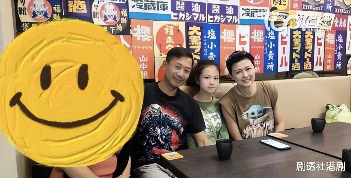 TVB前知名夫妇近况曝光!一家三口现身内地,10岁女儿星味十足