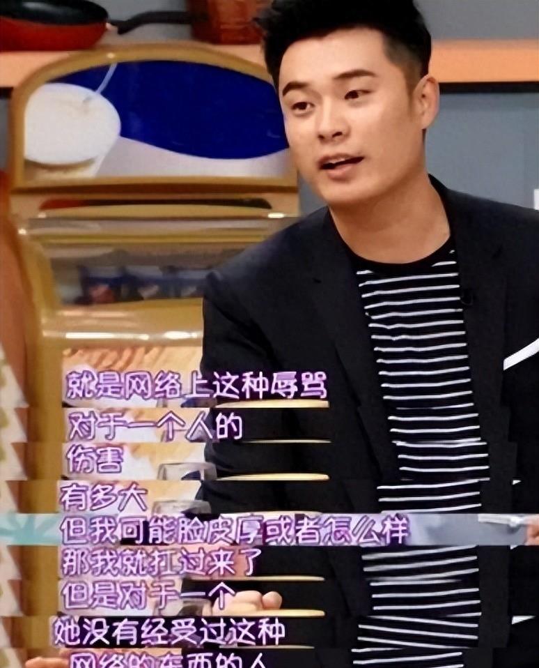 陈赫一家4口被偶遇，穿5000元T恤太壕气，39岁的张子萱年轻漂亮！