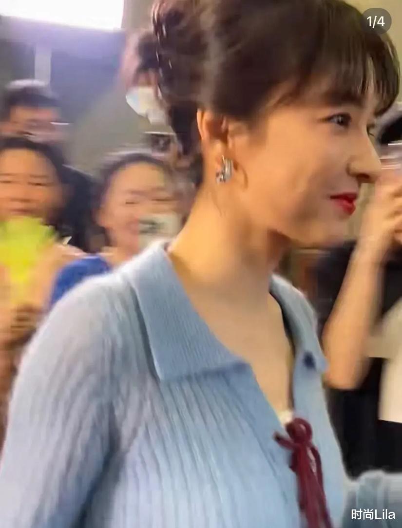 吴昕“阿里巴巴园区”露面，身材纤挑、脸颊饱满，41岁真年轻