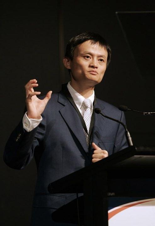 比伯|洪金宝谈《功守道》：没人是看马云面子去演，吴京马云差点翻脸