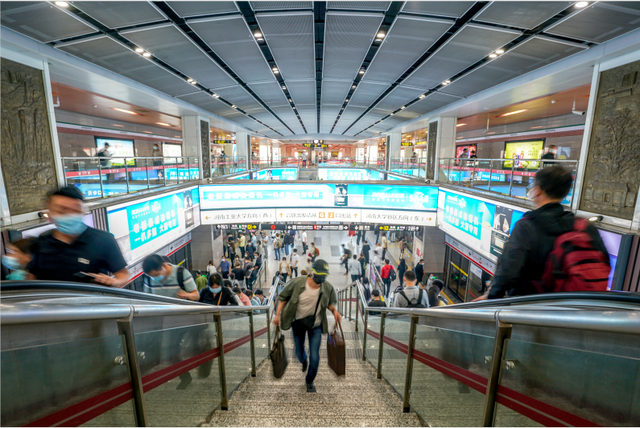 啃老|回家做“全职儿女”的年轻人