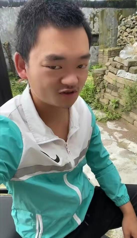 三伏天 网红王宝弱：因酷似王宝强吸粉43万，拿马蓉炒作惹怒王宝强本人