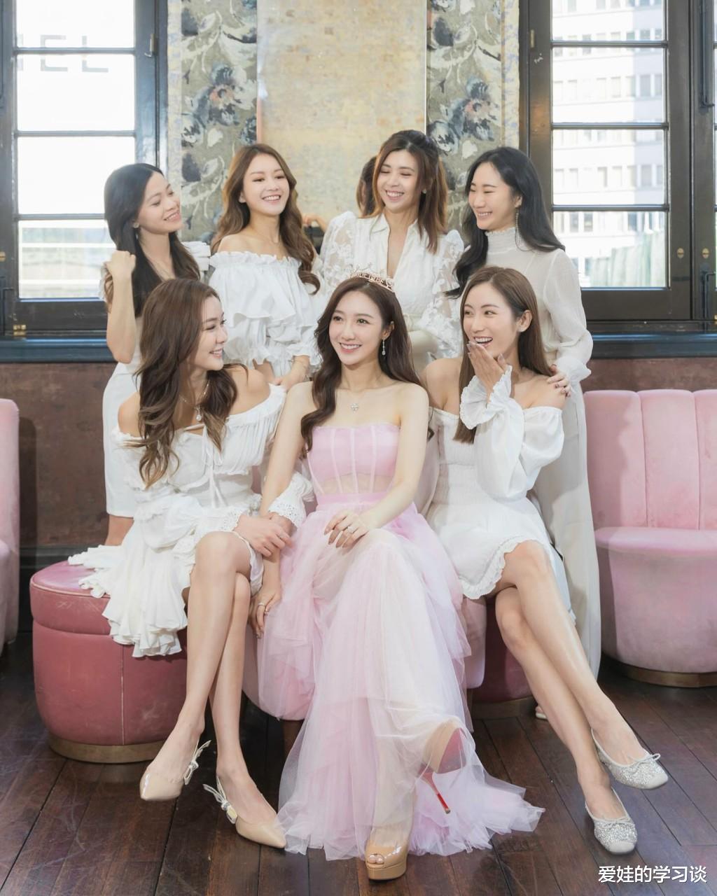 恭喜!TVB女星婚期提前,携未婚夫现身机场,飞巴厘岛办浪漫婚礼