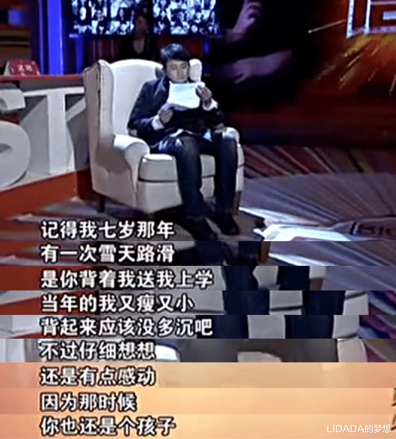 她,出身名门世家,嫁著名演员为妻,恩爱30余年,儿子高大帅气