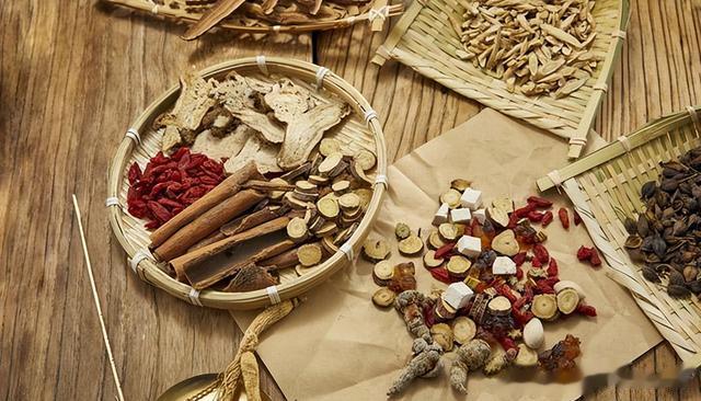 失眠多梦 睡觉盗汗，其实是肾阴虚，教你一招 再厉害的汗都不怕！