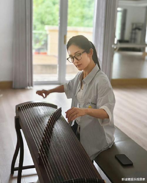 姐姐太拼！谢娜晒视频否认假弹，请来给甄嬛传配乐的古筝老师苦练