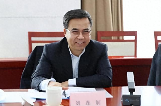 许家印为保命全部交代!供出背后三大靠山,难怪他能如鱼得水