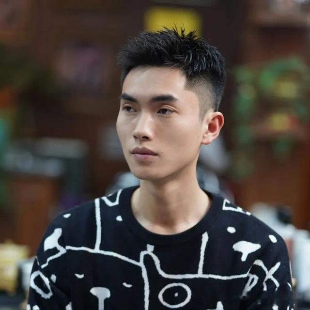 年轻的男生发型别再瞎剪了，试试这3款，剪完个性有型涨颜值！