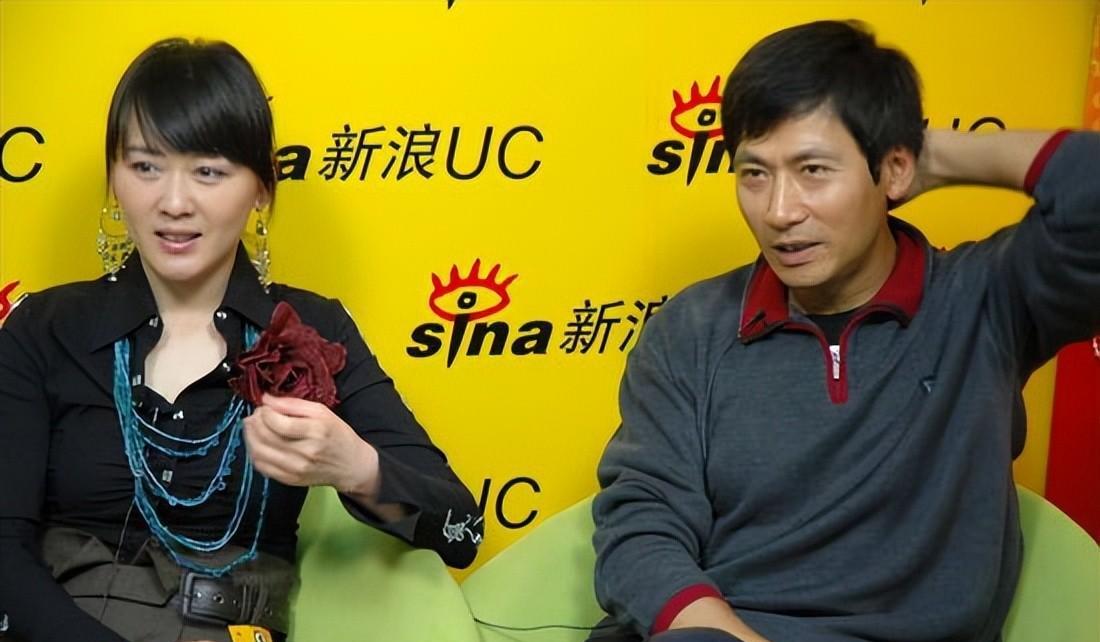 出道36年不温不火，老婆却靠一首歌吃了35年，如今成春晚常客