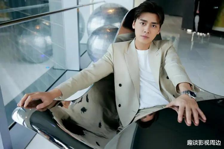 李易峰|从公众人物到普通人,李易峰的生活更加奢华自由!