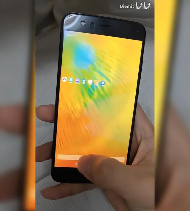 华为鸿蒙系统|钉子户给小米6刷上鸿蒙,雷军:2499卖亏了