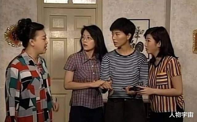 她是翻版黎姿,身材傲人,中年经商现转型做网红,与外国男友不婚