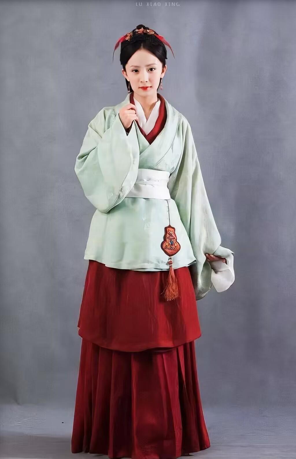 杨幂 杨幂《红楼梦》的定妆照，美人就是美人，剃掉眉毛也一样美！