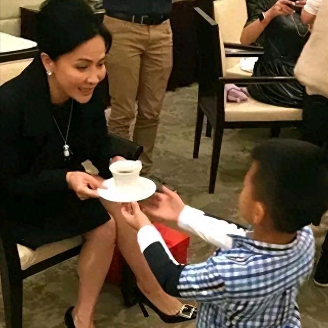 57岁曾华倩上传和梁朝伟亲密合照，儿子生父身份破晓！