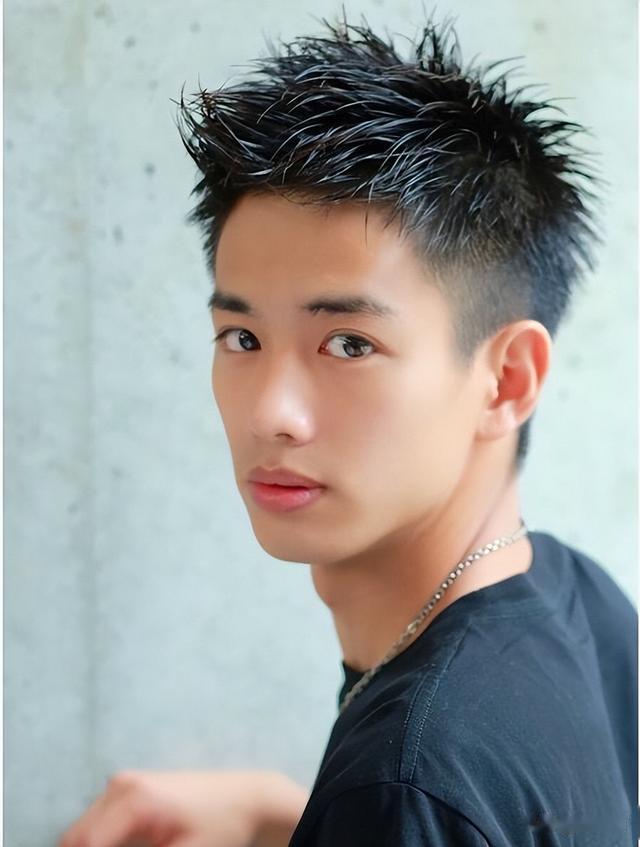 男人如何选择适合的发型？这四种发型不错，让你从头到脚都有魅力