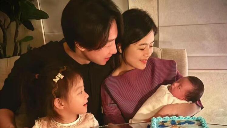 44岁主持人陈辰官宣生子，一家4口合影首曝光，旧爱程雷近况曝光