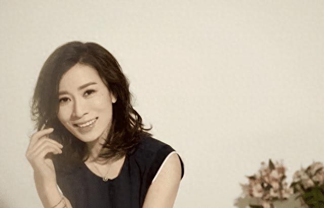 90年代的迷之审美，明明长相一般，却被夸成“天仙”的5位女星