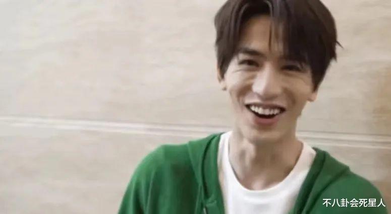 生图|满脸痘、皱纹多，明星离开了美颜，生图还不如普通人