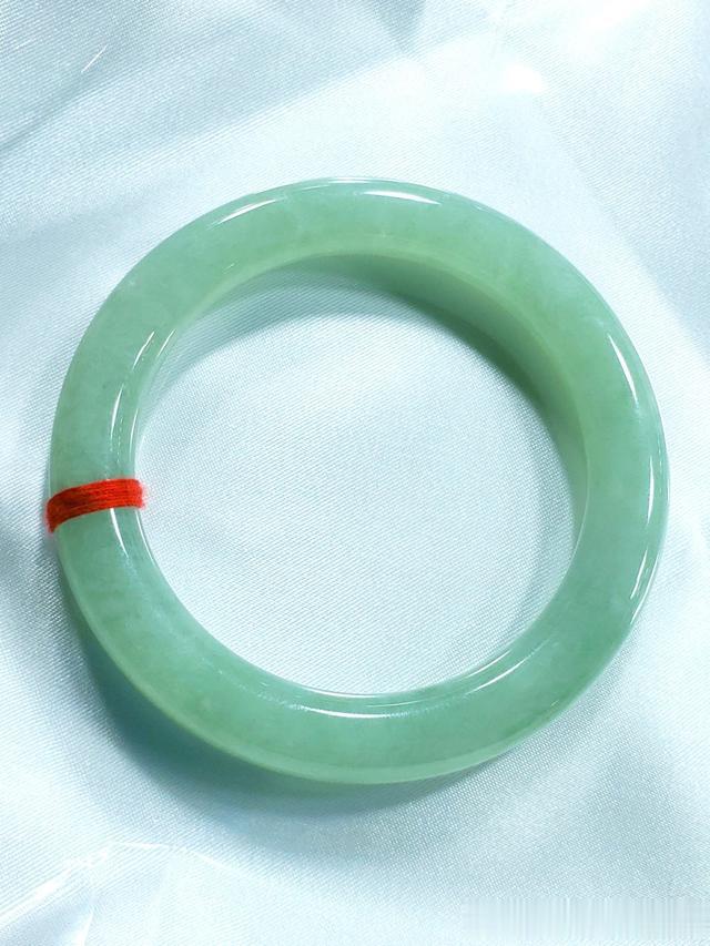 文玩核桃|女人一生要拥有的五只翡翠手镯