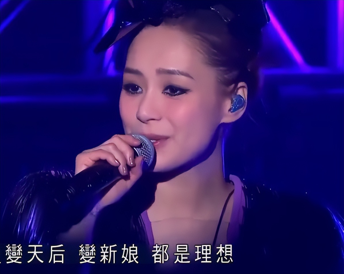 当42岁阿娇跟41岁阿Sa站在一起,我才明白,什么叫顶级骨相