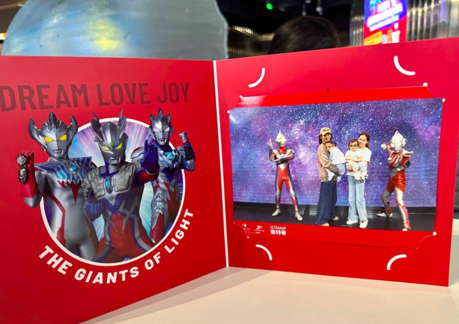 向佐晒一家万圣节日常，与郭碧婷很疏离，3岁女儿还吃奶嘴引争议