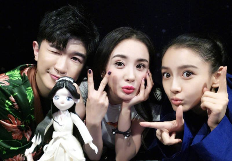 张大大|《跑男》成都路透，张大大baby甜蜜比心，1米75张大大暴露身高