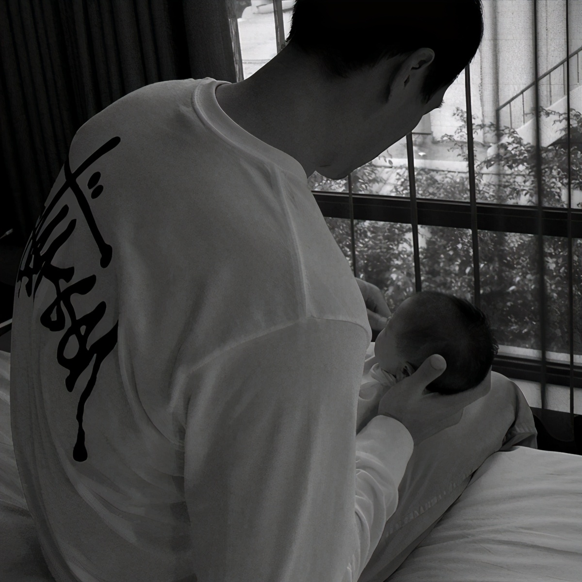 杨祐宁官宣二胎得女,自称想再生2个!妻子15分钟顺产,孕期才胖14斤