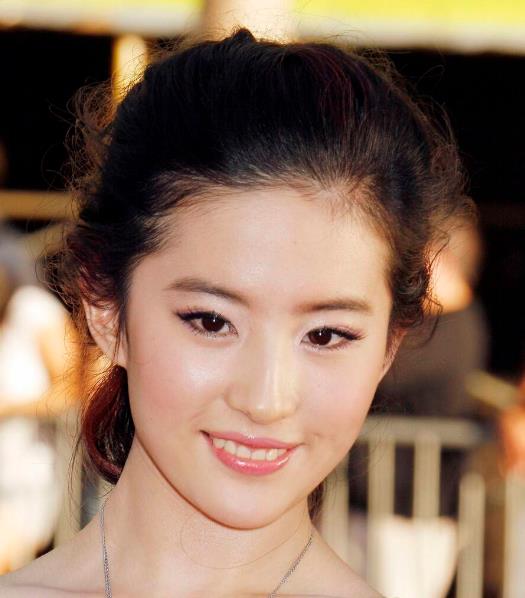 美国国籍的刘亦菲,竟被中国外交部公开点赞:她是真正的中华儿女