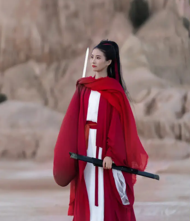 空降4集,登上飙升榜第一,观众:终于有值得熬夜狂追的科幻剧了