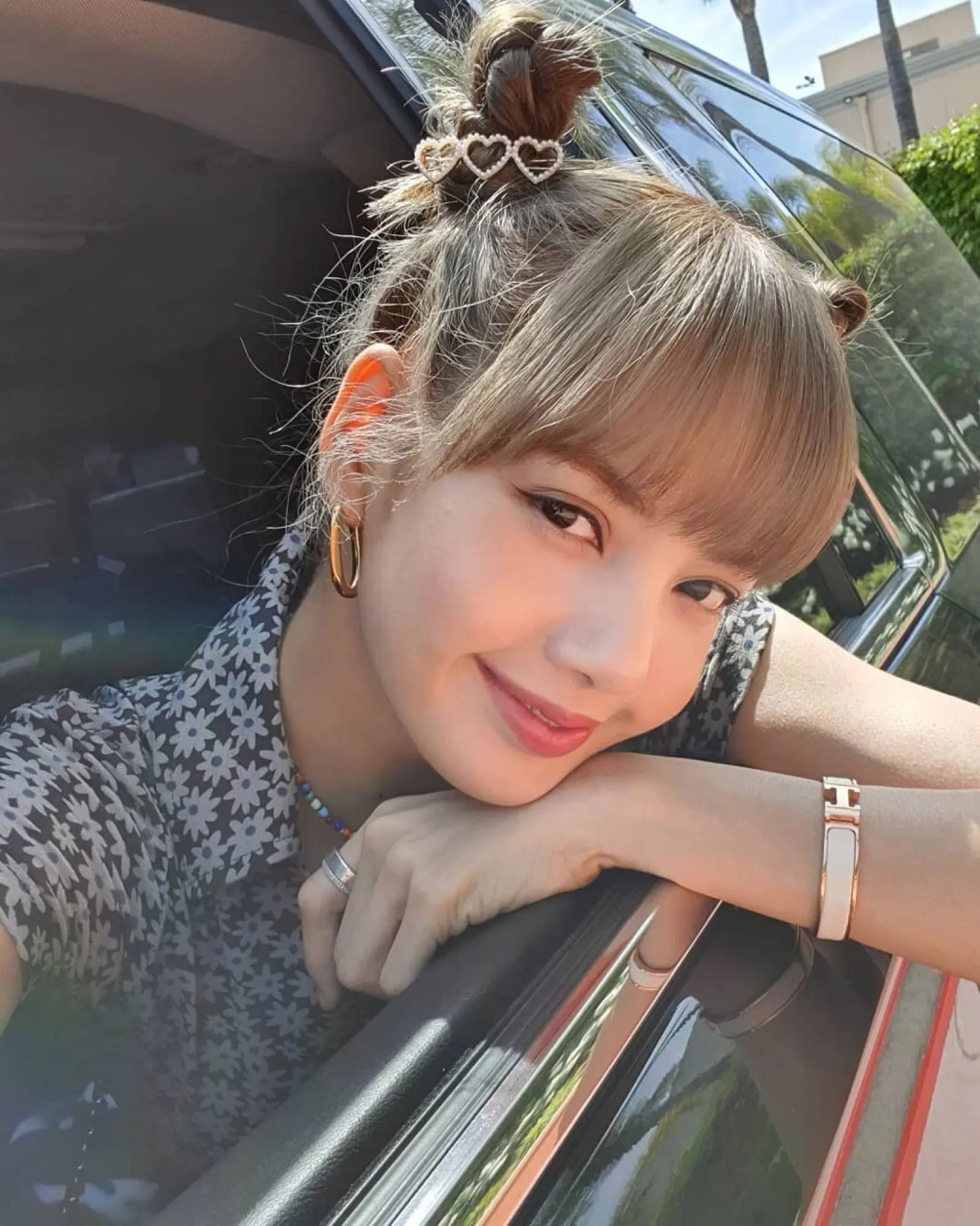 Lisa和LV三公子童年照曝光，竟有夫妻相，都是老实憨厚可爱的类型