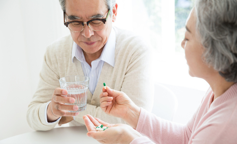 为何说养骨就是养寿？提醒：50岁后，用好4个方法，远离骨质疏松