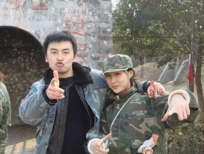 雷佳音老婆照片曝光,还真比热巴好看!