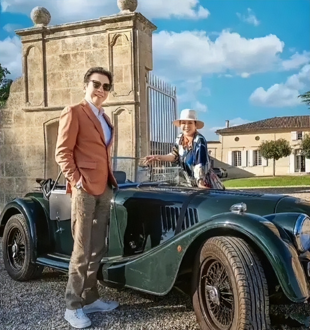 郭碧婷公公外出,排面堪比李嘉诚,身边保镖服务到位衣服抢镜