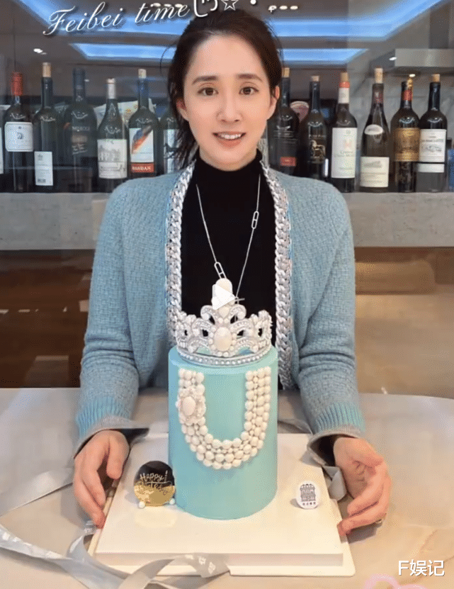 陈晓东|陈晓东为太太庆生单独吃饭享受二人世界 除了送鲜花还有大钻戒