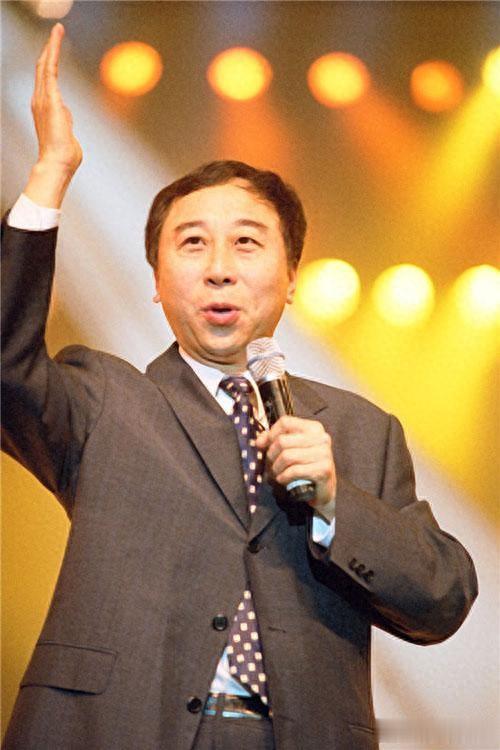 骗了我们40年！原来她是冯巩的妻子，难怪大红大紫