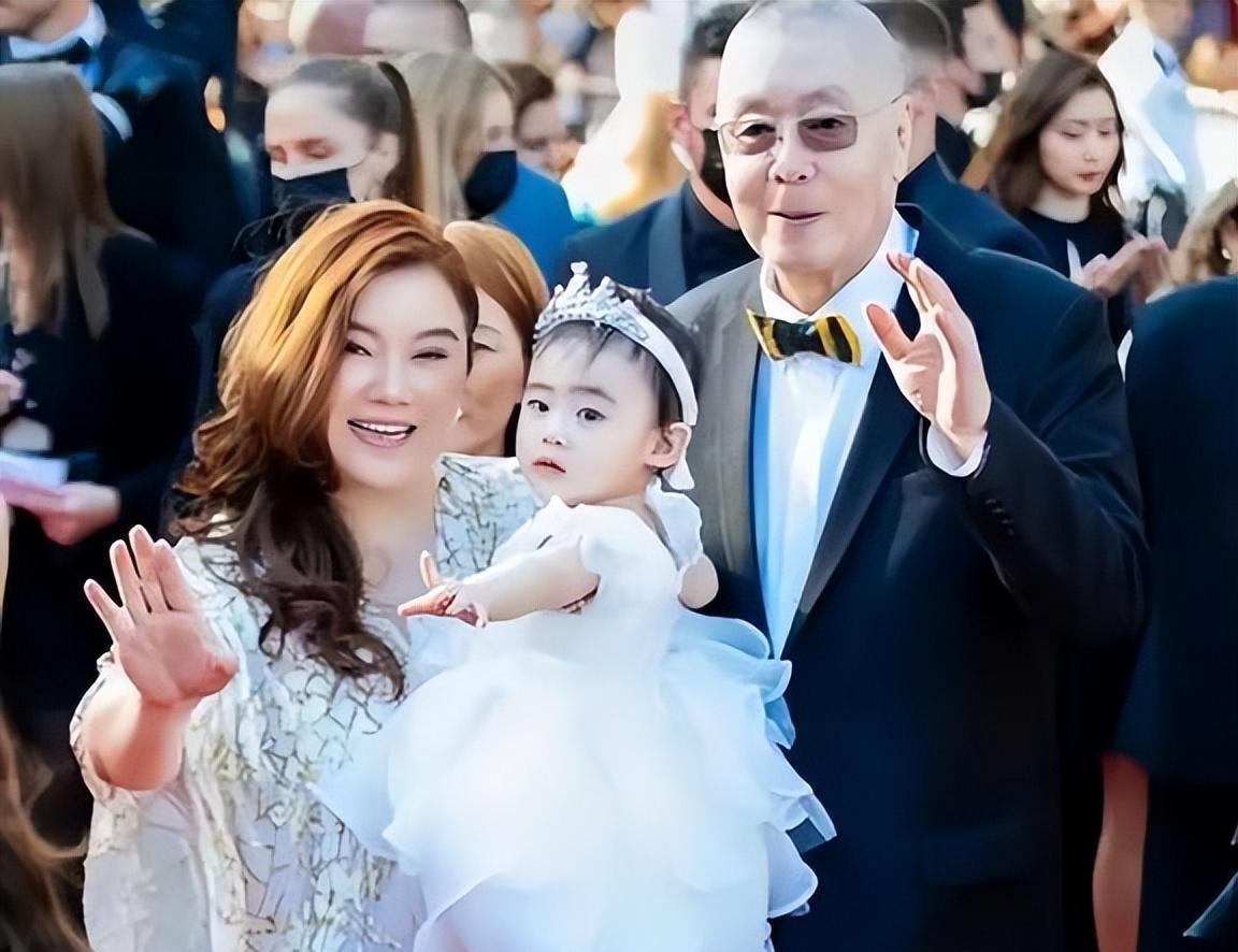 孙颖:41岁嫁入豪门,44岁为81岁的老公生下个女儿,如今二胎成功