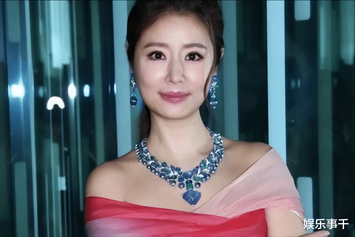 看到郭晶晶捐款7000万,才懂林心如3亿项链有多可笑,真假豪门一目了然