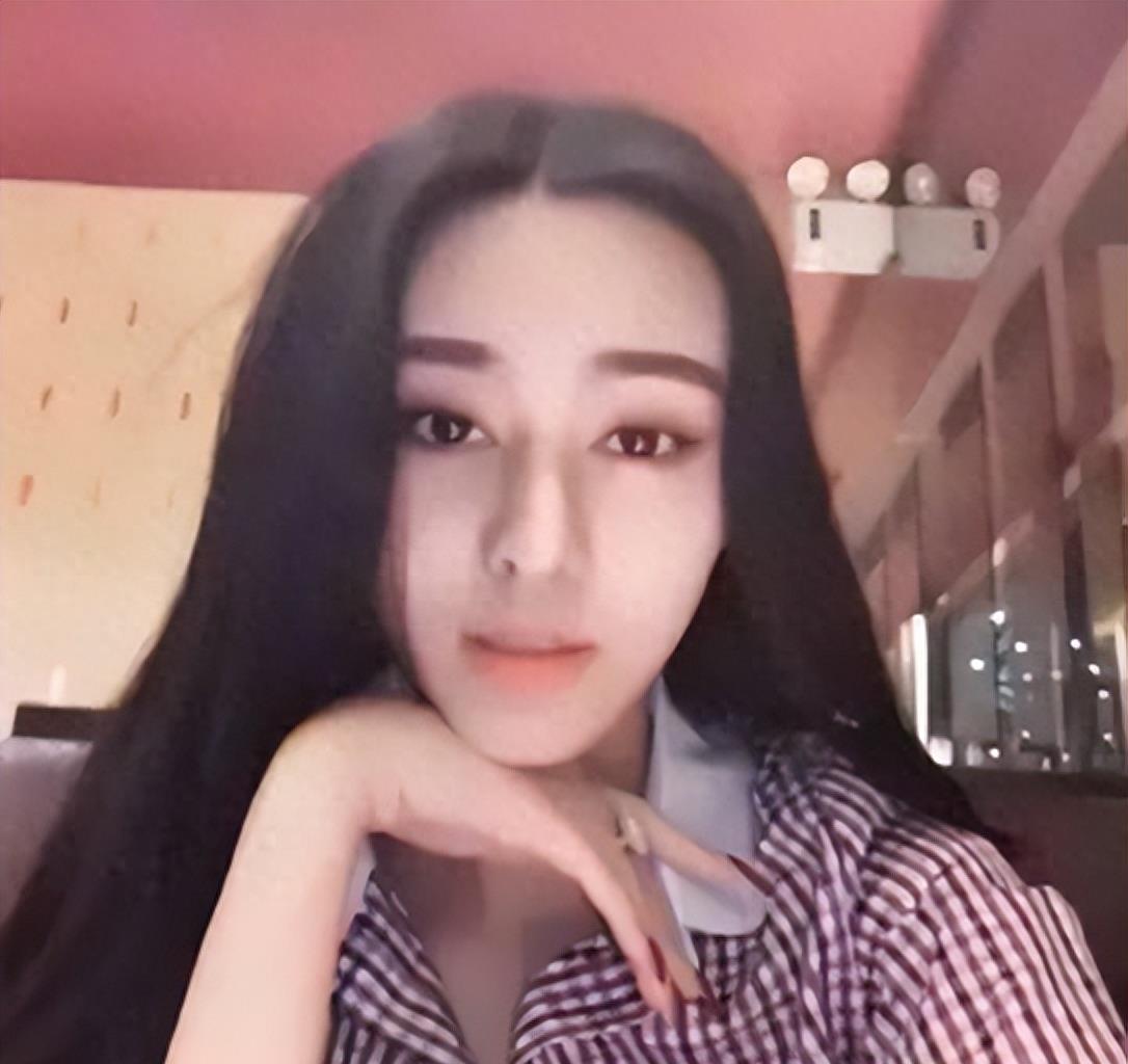 花800万整成范冰冰,丈夫整容成李晨,孕后却发现丈夫还有男朋友