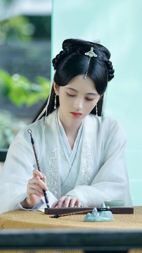 明星 假发假臀假腹肌假身高，明星除了性别，还有什么是真的