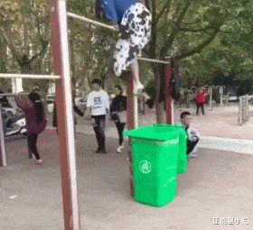 型男 “原来男生的胡子,对颜值至关重要啊,型男变呆瓜!”