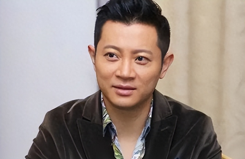 隐婚生子吃软饭,出轨成瘾装纯情,一代偶像巨星如今的下场令人唏嘘